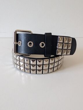 HOT TOPIC Black Triple Pyramid Studded Bonded Leather Belt Sz M 31-32